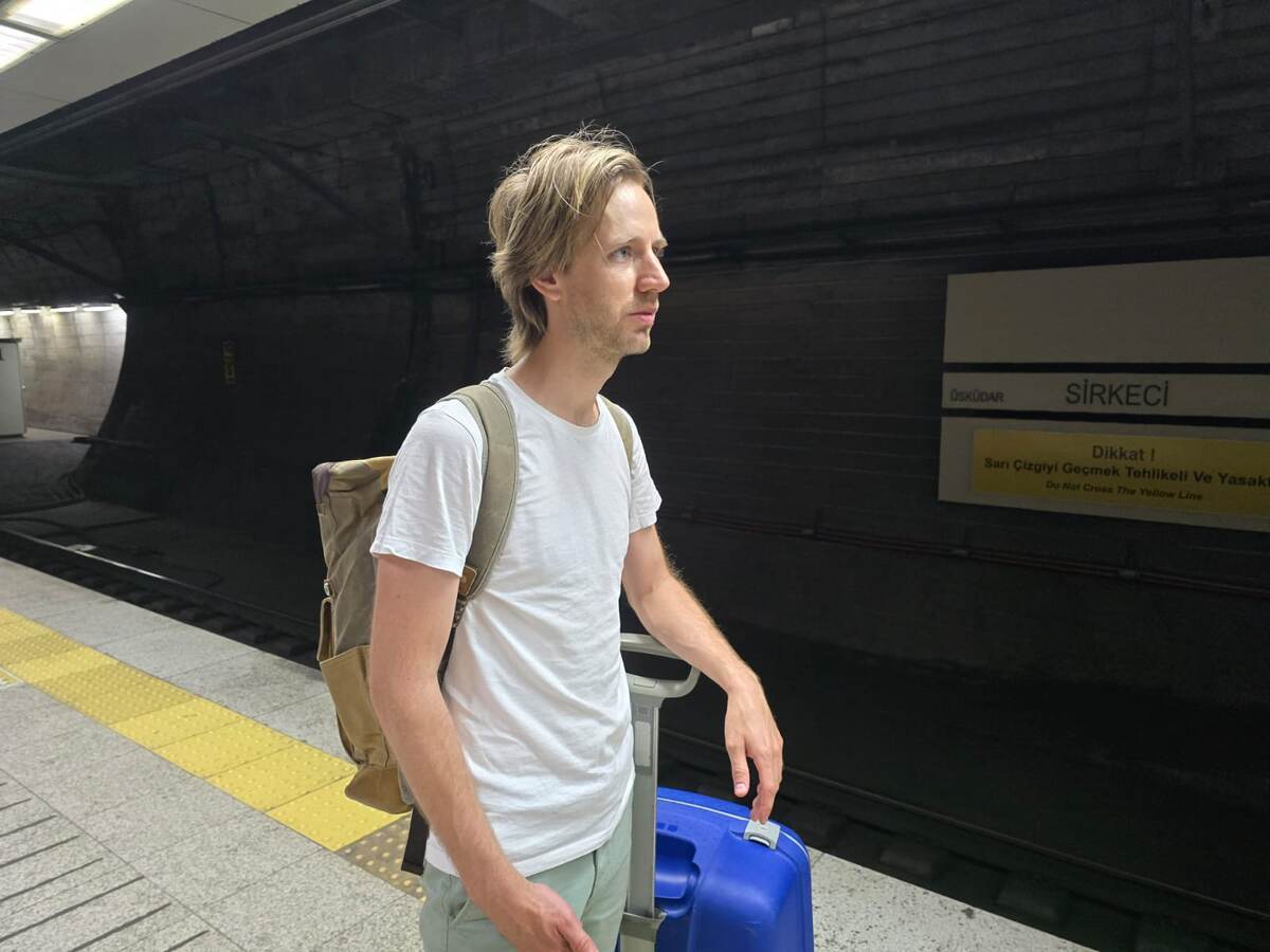 Привет! Меня зовут Махил, и я голландец в России. Я веду блог о моих приключениях в самой большой стране мира. Но я так давно не был в моей родной стране, и очень соскучился по Маме, Папе и другим близким и друзьям.