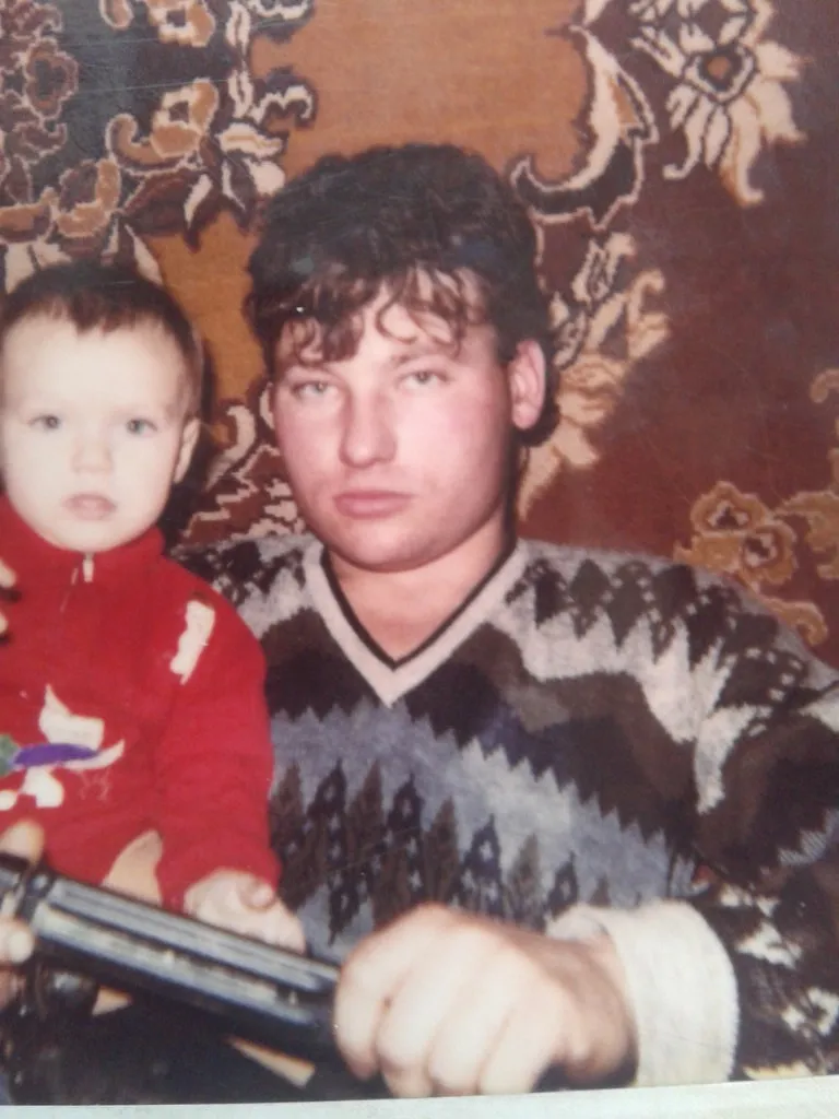 Ксюша с папой. Полороидная фотография.  1995 год.