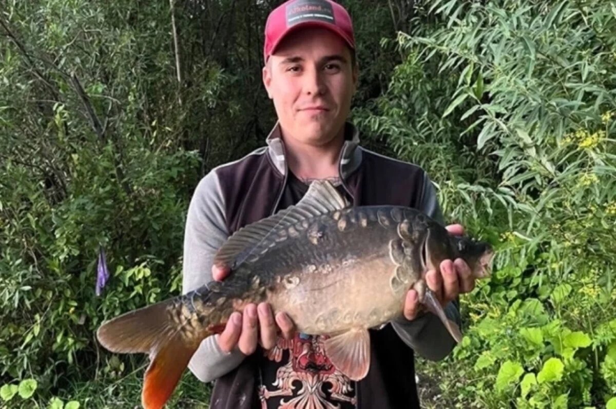    Рыбак из Новосибирска поймал редкого карпа-гиганта на озере «Спартак»