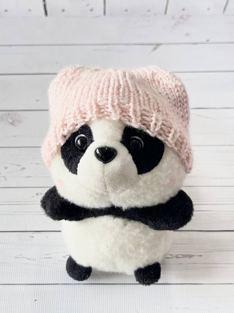 Смешно ушки через шапочку торчат😊😊😊