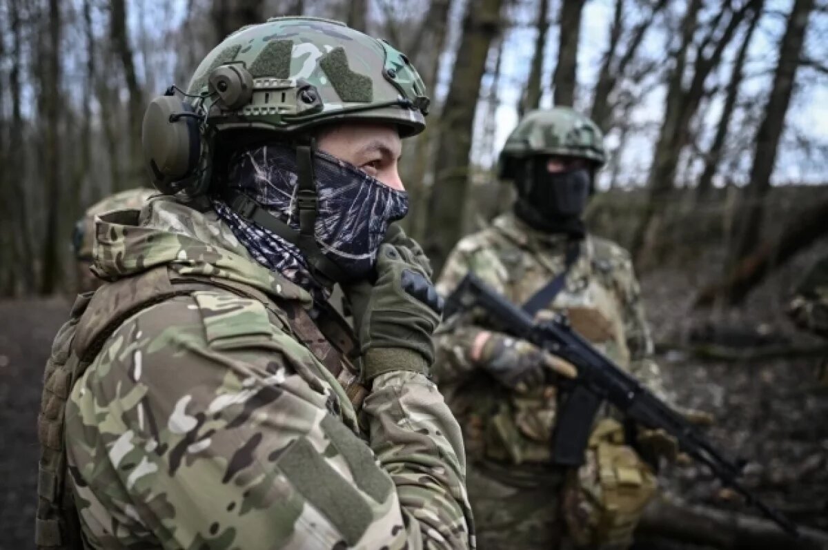    Российский боец во время артобстрела сбил беспилотник