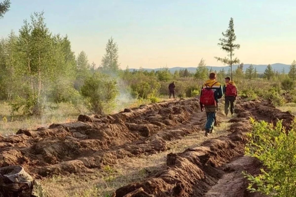    Почти 300 человек тушат лесные пожары в Бурятии