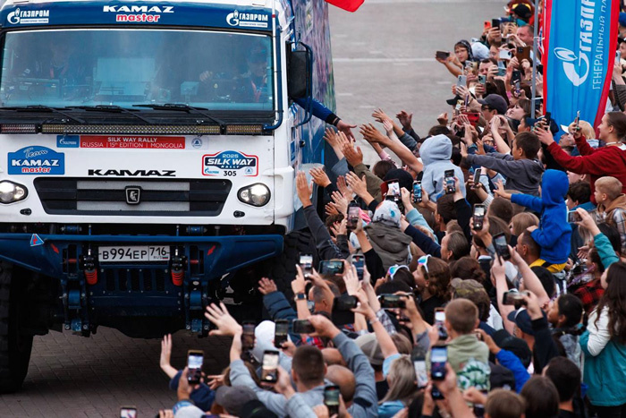 12 июля в Иркутске был дан старт XV международному ралли «Шелковый путь». А спустя десять дней гонщики финишировали, преодолев почти пять тысяч километров по территории России и Монголии.