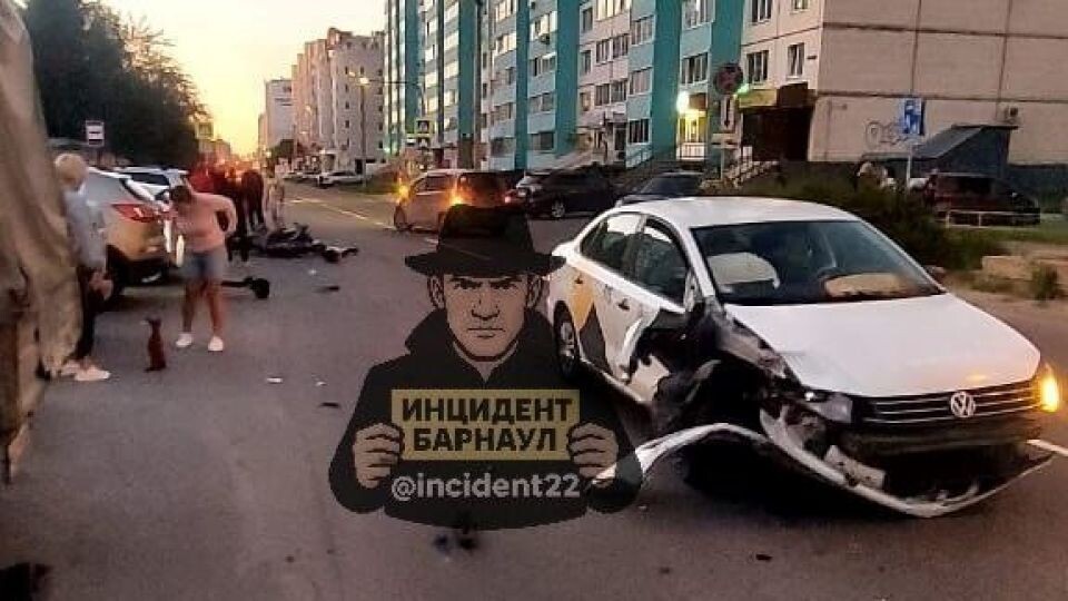    ДТП с мотоциклистом на ул. Лазурная. Источник: t.me/incident22