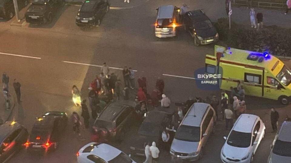    ДТП с мотоциклистом на ул. Лазурная. Источник: t.me/vkurse22