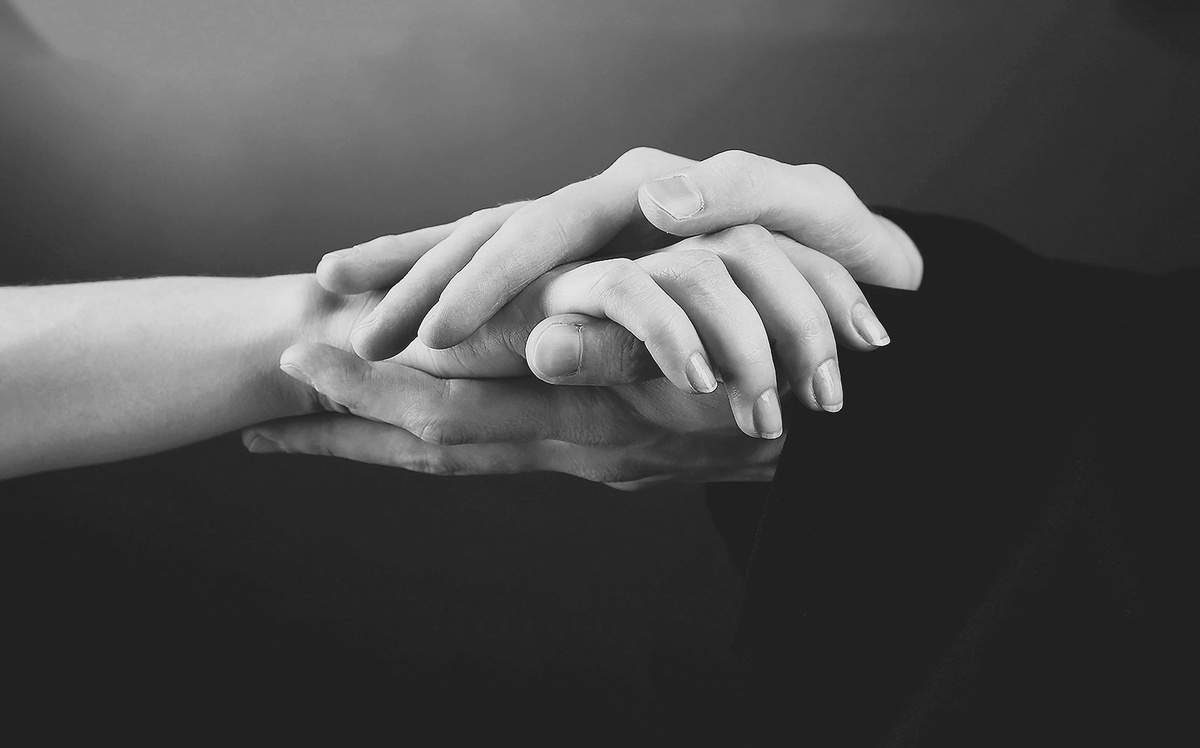 C любовью к каждому ,Наташа Эльберг- более 24 лет непрерывно практикующий энергопсихолог, кризисный психолог, синестет, автор книг-бестселлеров, автор методики ментальной трансформации и коррекции любых жизненных ситуаций с помощью специальных энергетических практик. Автор - мастер энергетического таро.