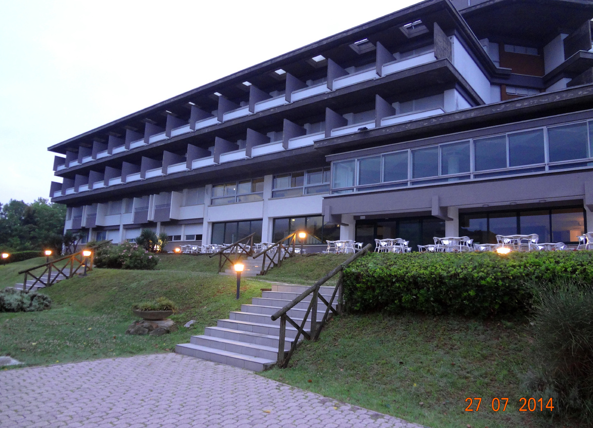 Отель "Капо-Эст"