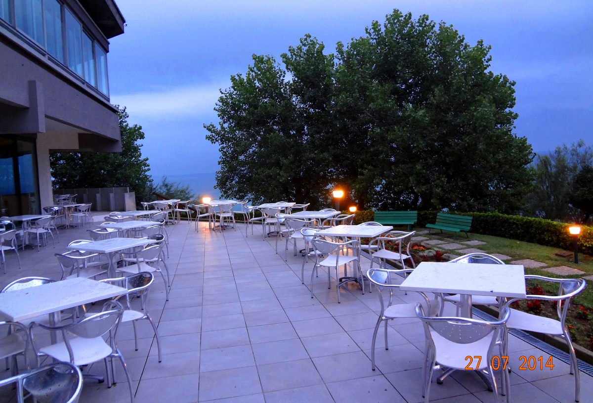 На террасе отеля