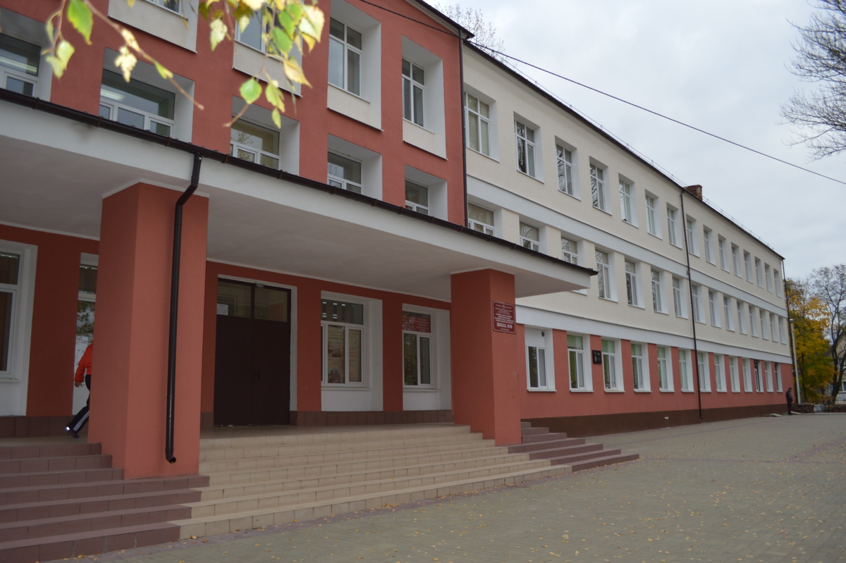 На фото школа № 19 в Калининграде