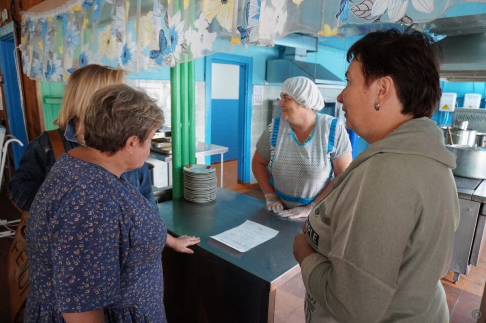    Проверка загородного лагеря "Маяк". Источник: barnaul.org