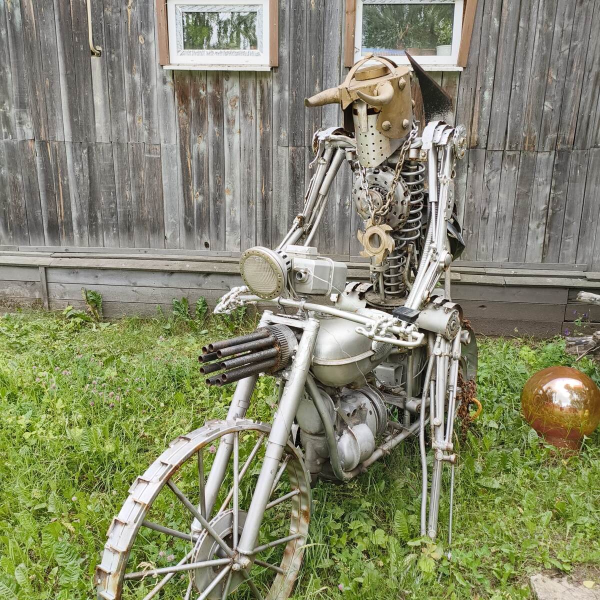 Я не знаю кто это, напишите в комментариях если узнали.