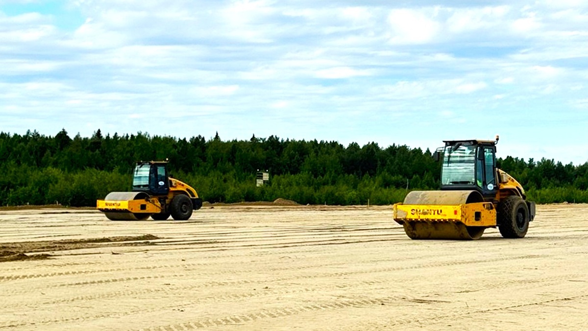    В Берёзово обновляют взлётно-посадочную полосу