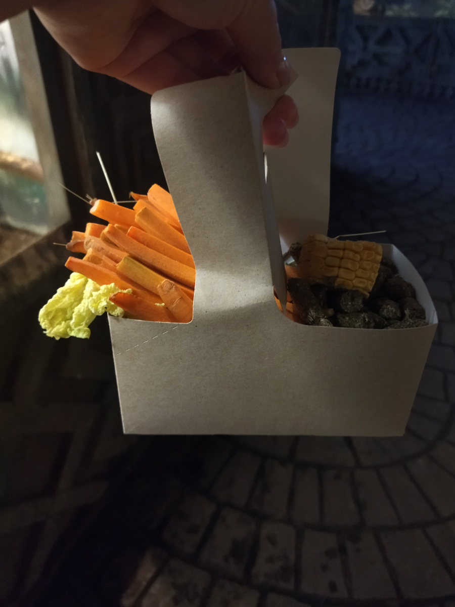 Коробочка этого корма стоит 400р.