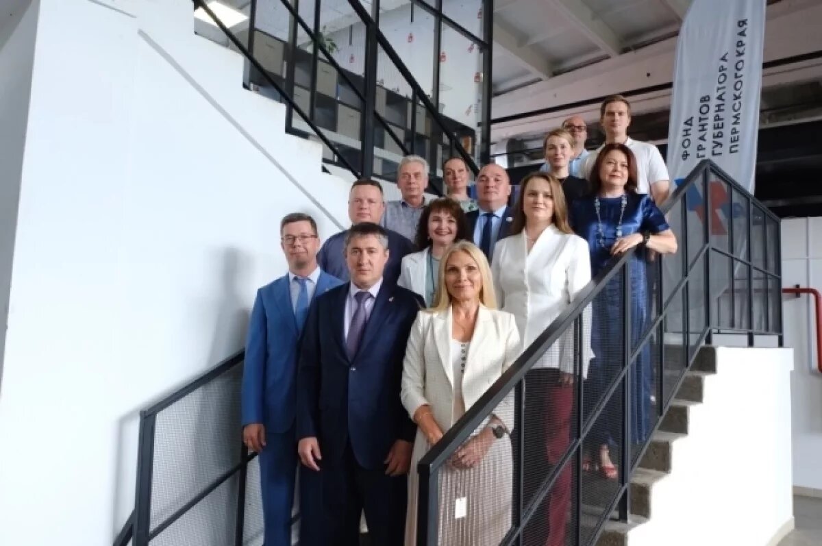    Дмитрий Махонин обсудил с победителями конкурса социальные инициативы