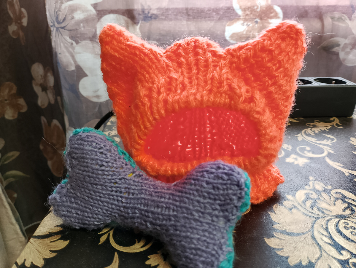 Шапочка и косточка с секретом.