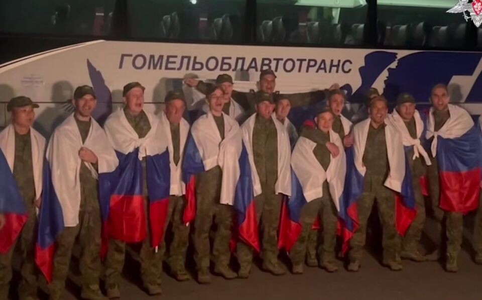    Российские бойцы вернулись из плена. Источник: Минобороны России