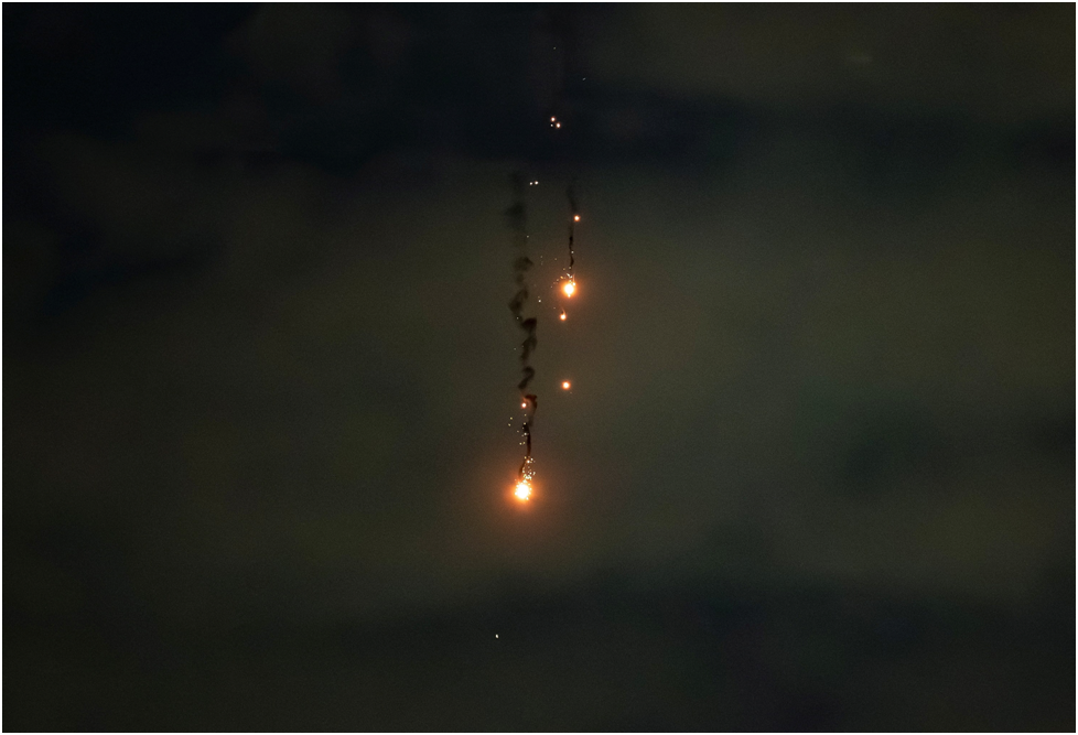 Взрыв беспилотника в небе над городом во время российского удара беспилотниками на фоне нападения России на Украину, Киев, Украина, 4 июля 2025 года. REUTERS/Vladyslav Sodel/File Photo 