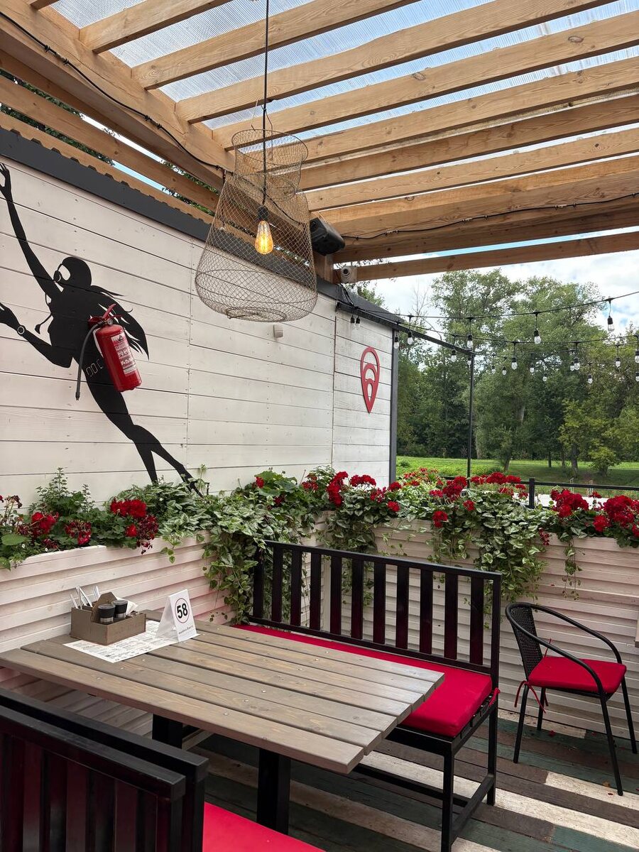 Интерьер крытой веранды