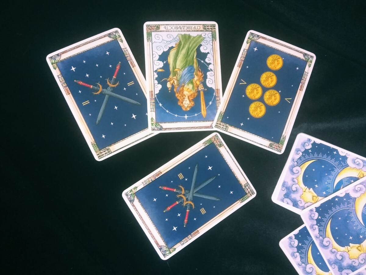 Таро для Рыб на август 2025