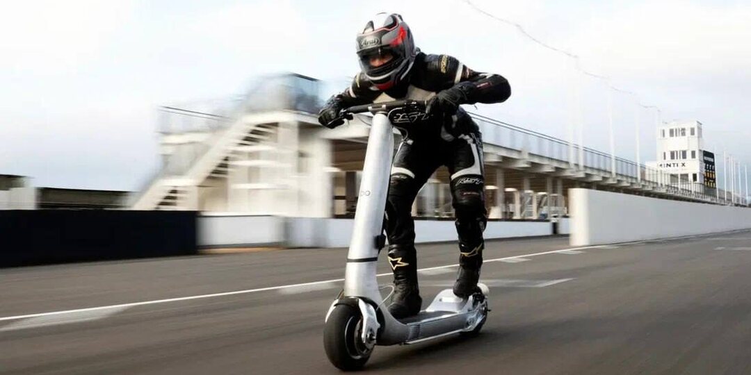 Быстрее «Жигули» и мощнее Bugatti: в Британии собрали суперсамокат Bo Turbo