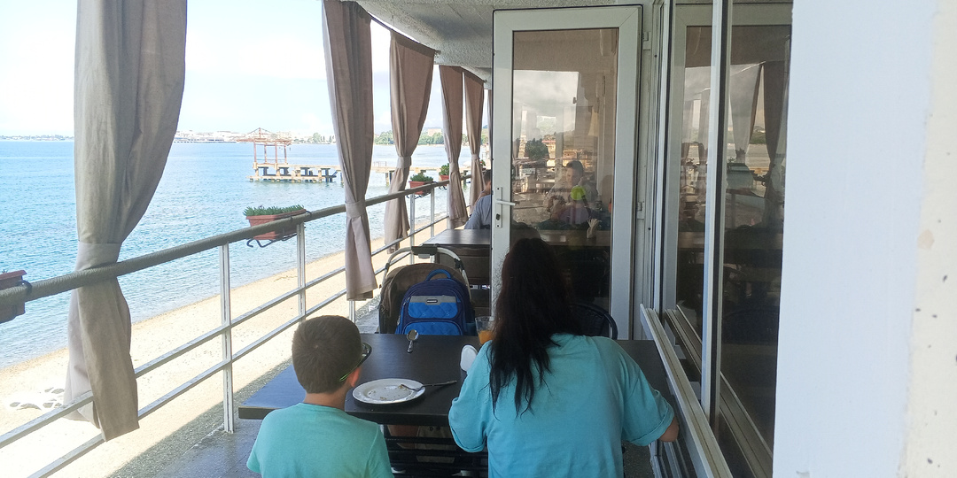 Корпуса "Морские" абхазского пансионата "Айтар" на первый взгляд кажутся безупречными... да и на второй взгляд тоже