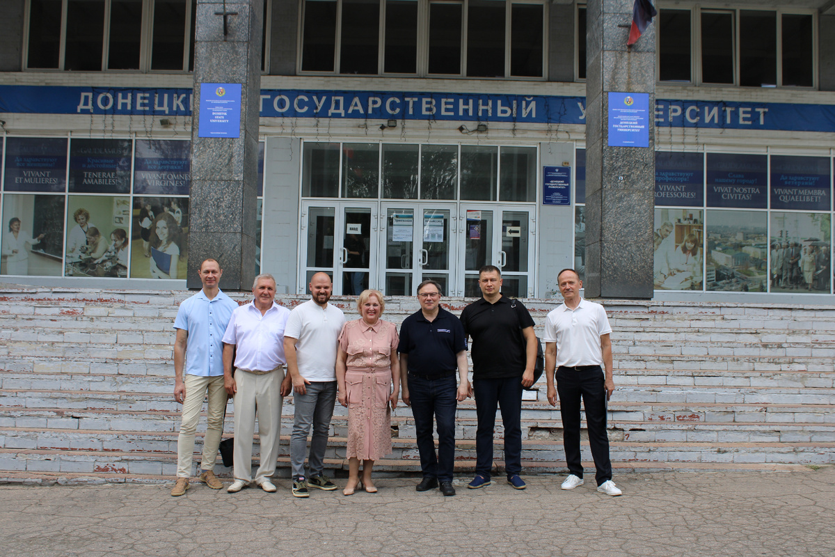 Ректор ДонГУ Светлана Беспалова с гостями