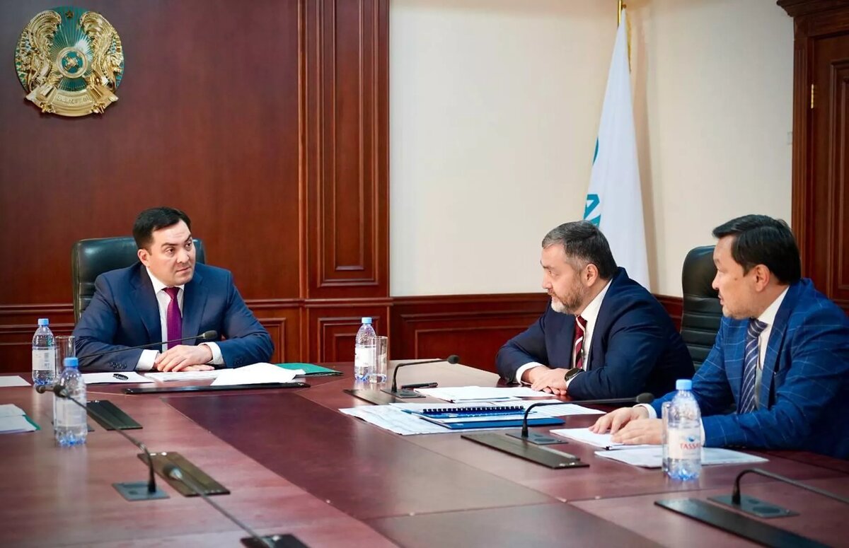 Гендиректор "КазТрансОйл" Арман Касенов отчитался в Минэнерго об итогах полугодия © Photo : Пресс-служба Минэнерго Казахстана