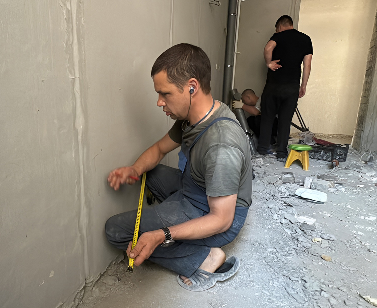 В здании поликлиники ведутся отделочные работы. Фото автора.