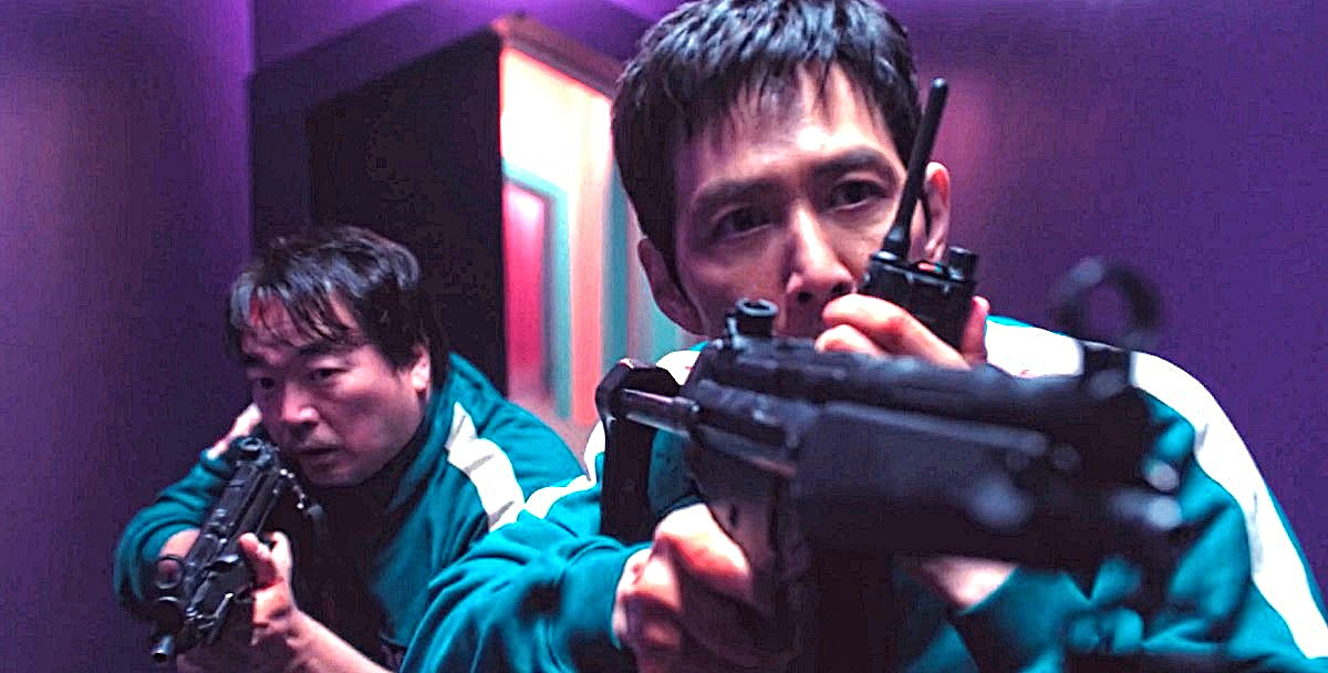 А если бы в "Поле чудес" игроки тоже периодически бунтовали и гонялись с оружием за Якубовичем, рейтинги у передачи были бы ещё выше.