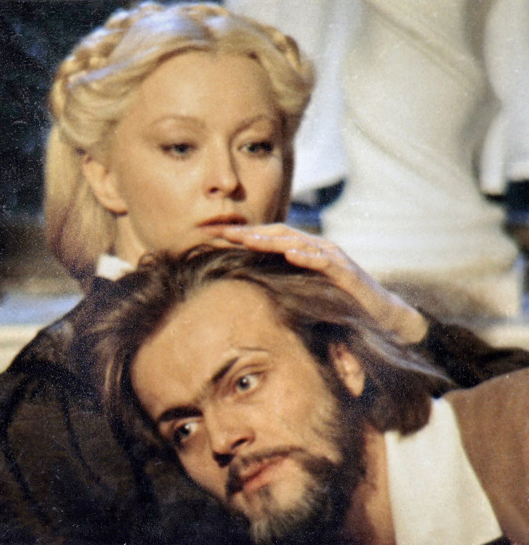 А. Харитонов и А. Вертинская в фильме "Овод", 1980 год