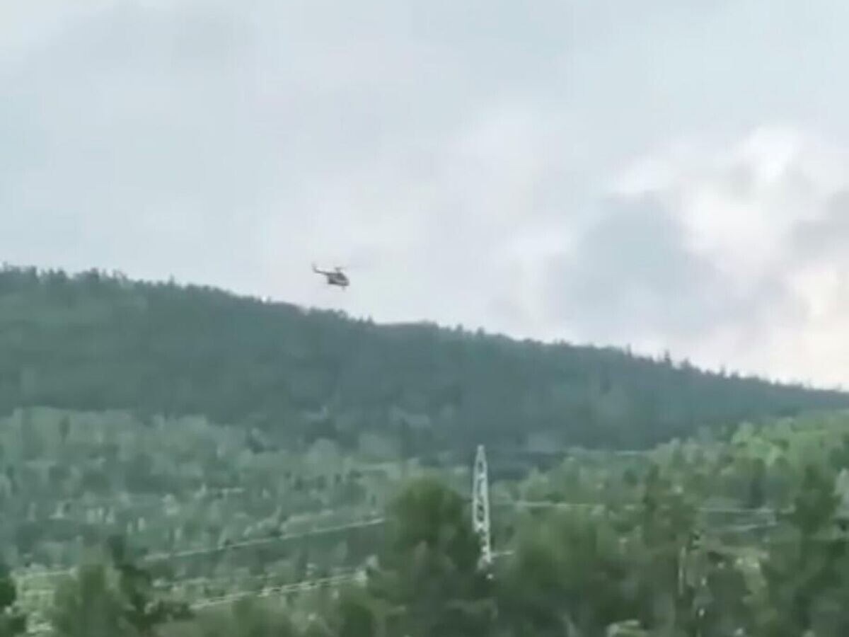    Вертолет МЧС в районе исчезновения самолета Ан-24 в Амурской области© Кадр видео из соцсетей