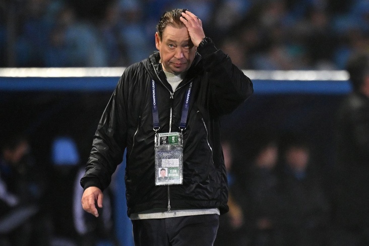 Источник: https://www.championat.com/football/news-6098674-shanhaj-shenhua-sluckogo-proigral-klubu-henan-i-vyletel-iz-kubka-kitaya.html