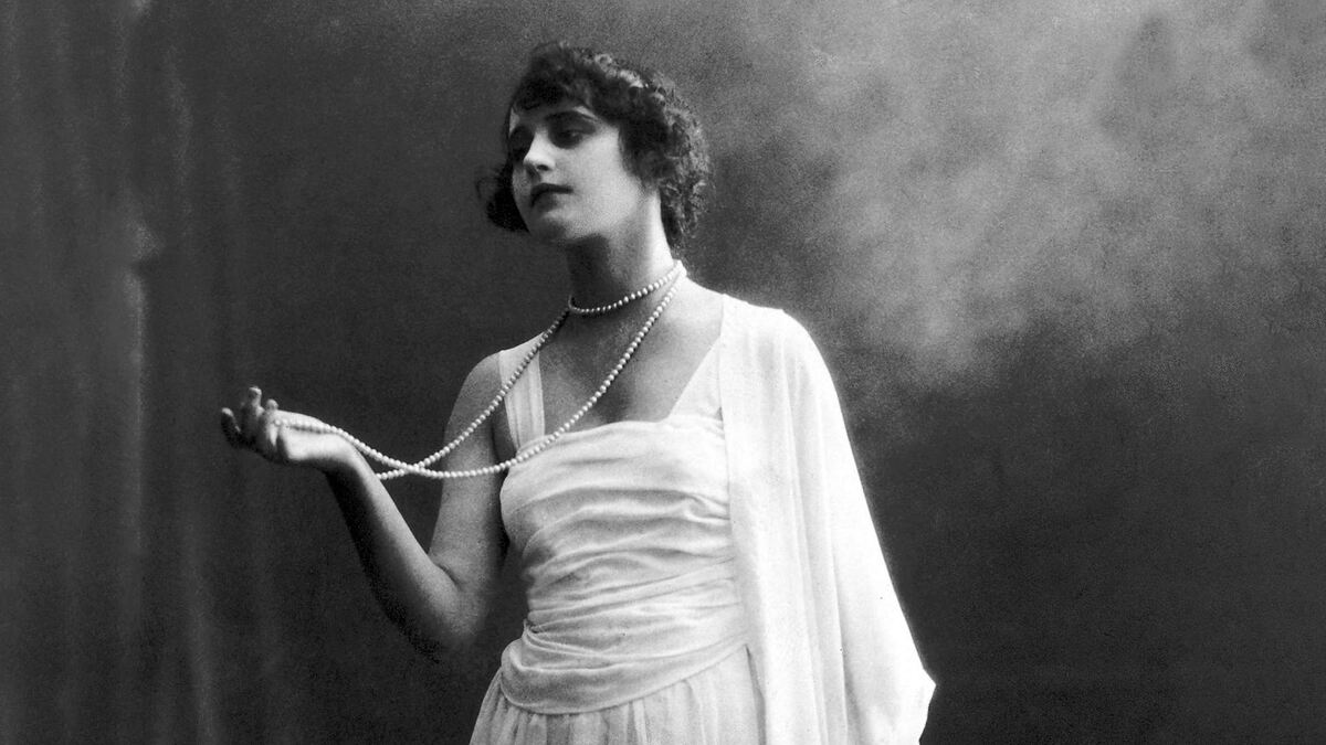 Вера Холодная