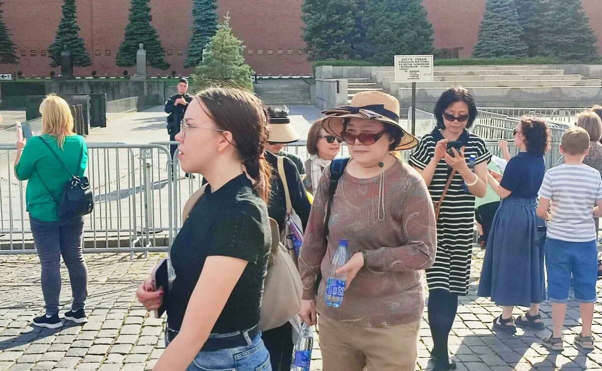    Как иностранные студенты уводят интуристов у российских туроператоров