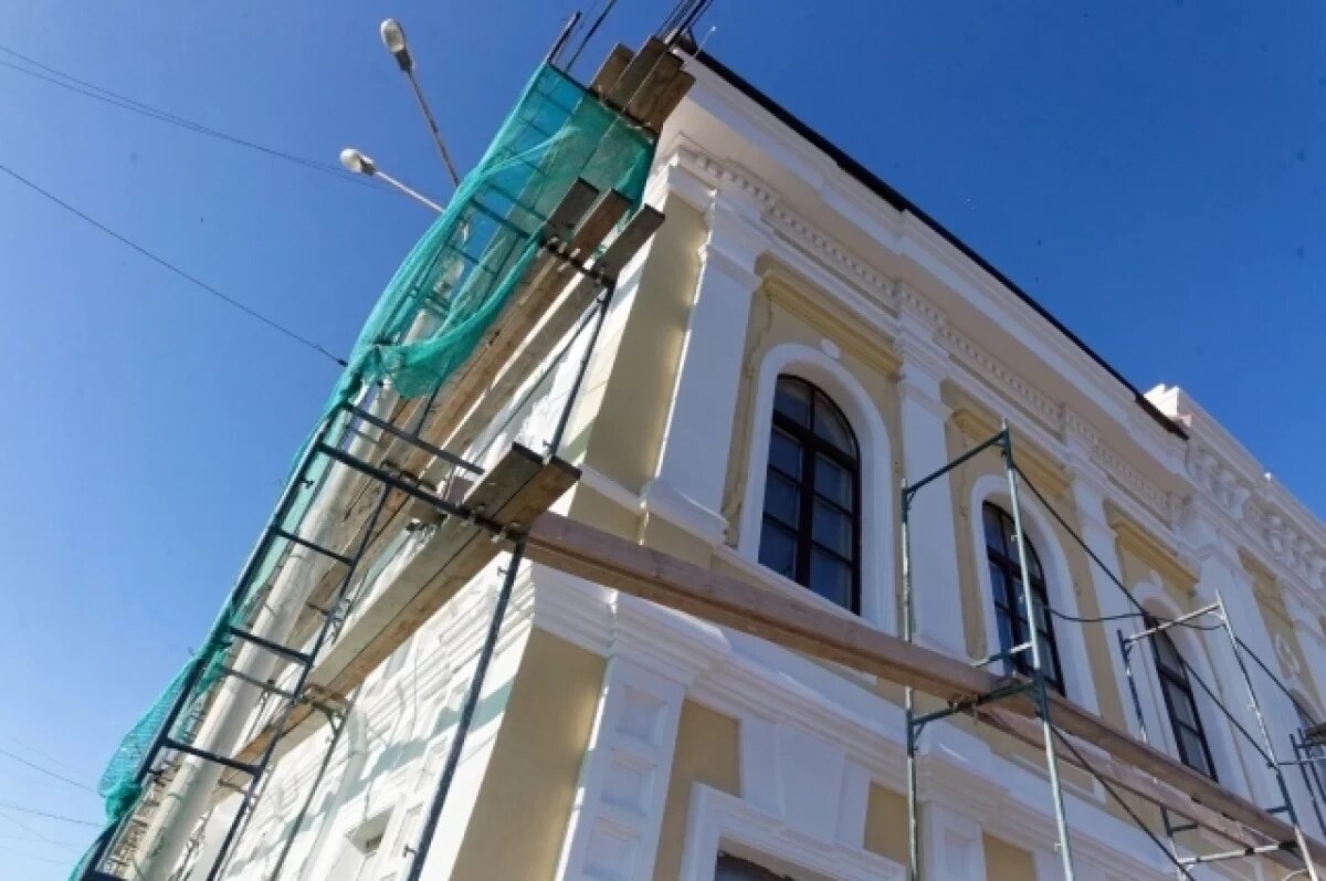    Дмитрий Махиня оценил ход ремонта в будущем Доме молодежи