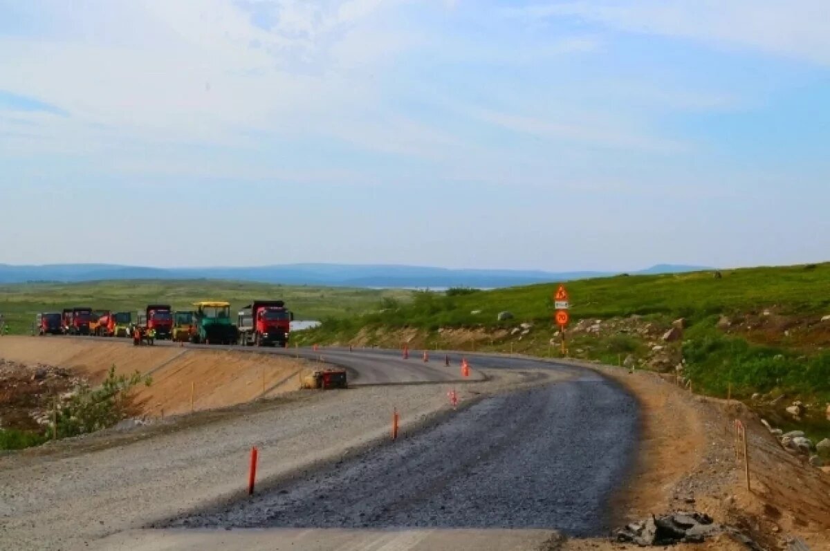    Подрядчик на дороге в Териберку меняет нижний слой асфальта за свой счёт