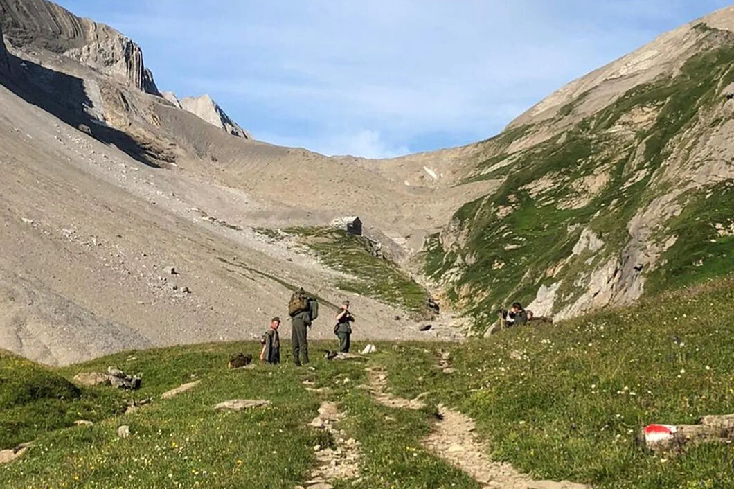 В швейцарских Альпах засветилась группа мужчин в нацистской форме // SRF/ Фото очевидца
