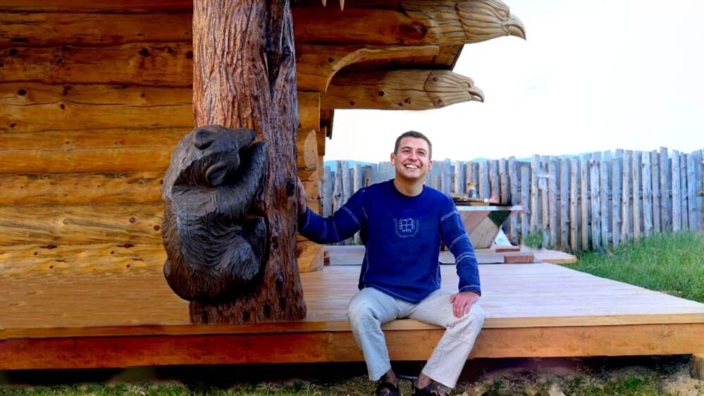 Все срубы построены по старинным технологиям, с применением инстурементов наших прадедов.