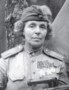 Нина Павловна Петрова (15 [27] июля 1893, Ораниенбаум (ныне г. Ломоносов), Российская империя — 1 мая 1945, Штеттин, Германия (ныне Щецин, Польша) — участница Великой Отечественной войны, снайпер, полный кавалер ордена Славы