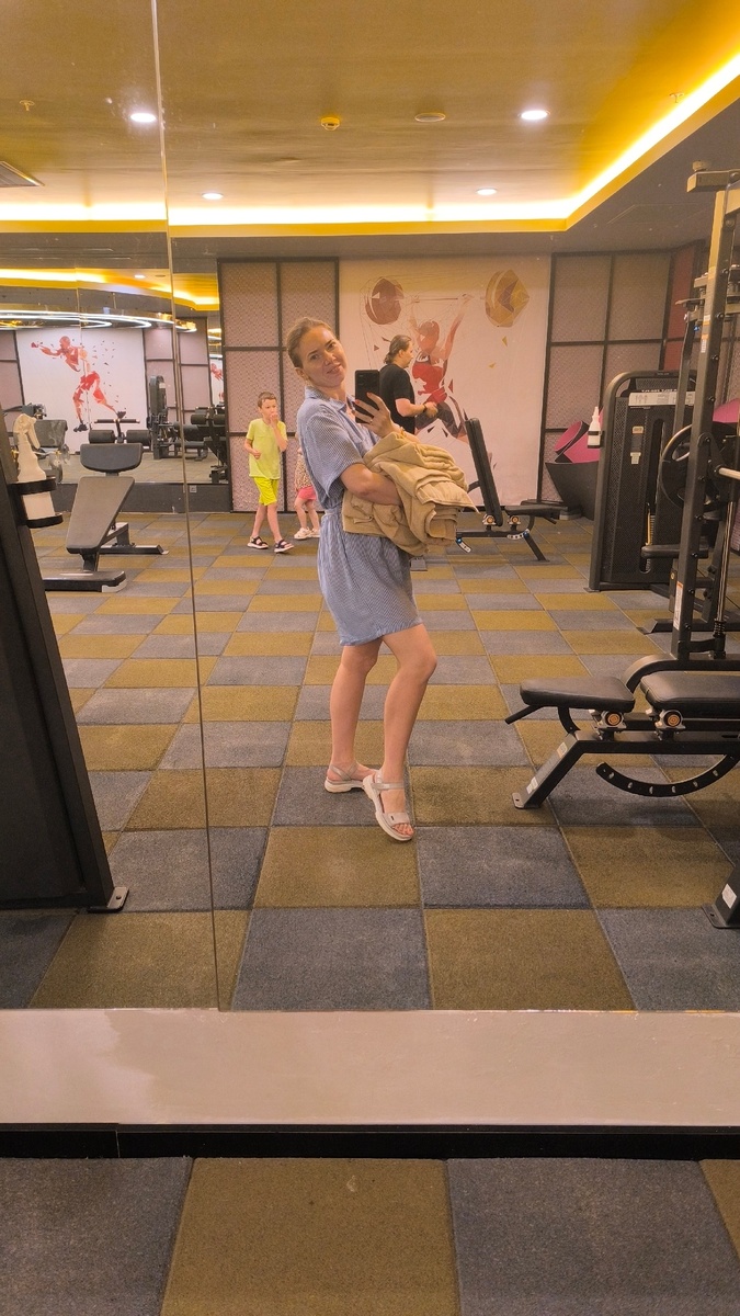 В фитнес-зале