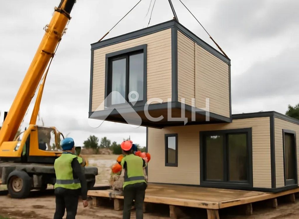 На фото изображено строительство возведение на участке ИЖС модульного частного дома