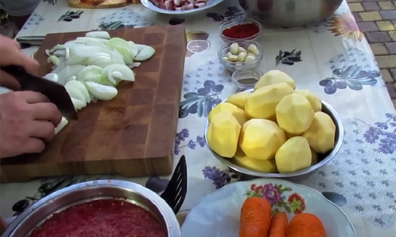 Готовим настоящий Бограч: венгерский гуляш, который покоряет с первой ложки