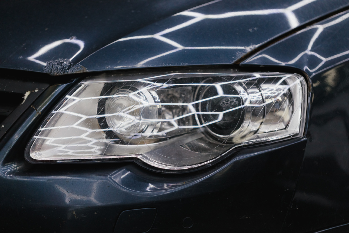 Источник фото: https://custom-heroes.ru/raboty/marka-avtomobilya/honda/professionalnyy-tyuning-i-remont-far-volkswagen-passat-b6/