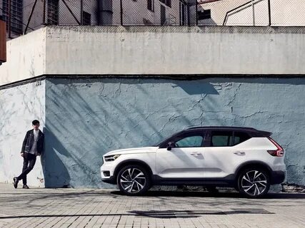 XC40 уверенно катилась по трассе