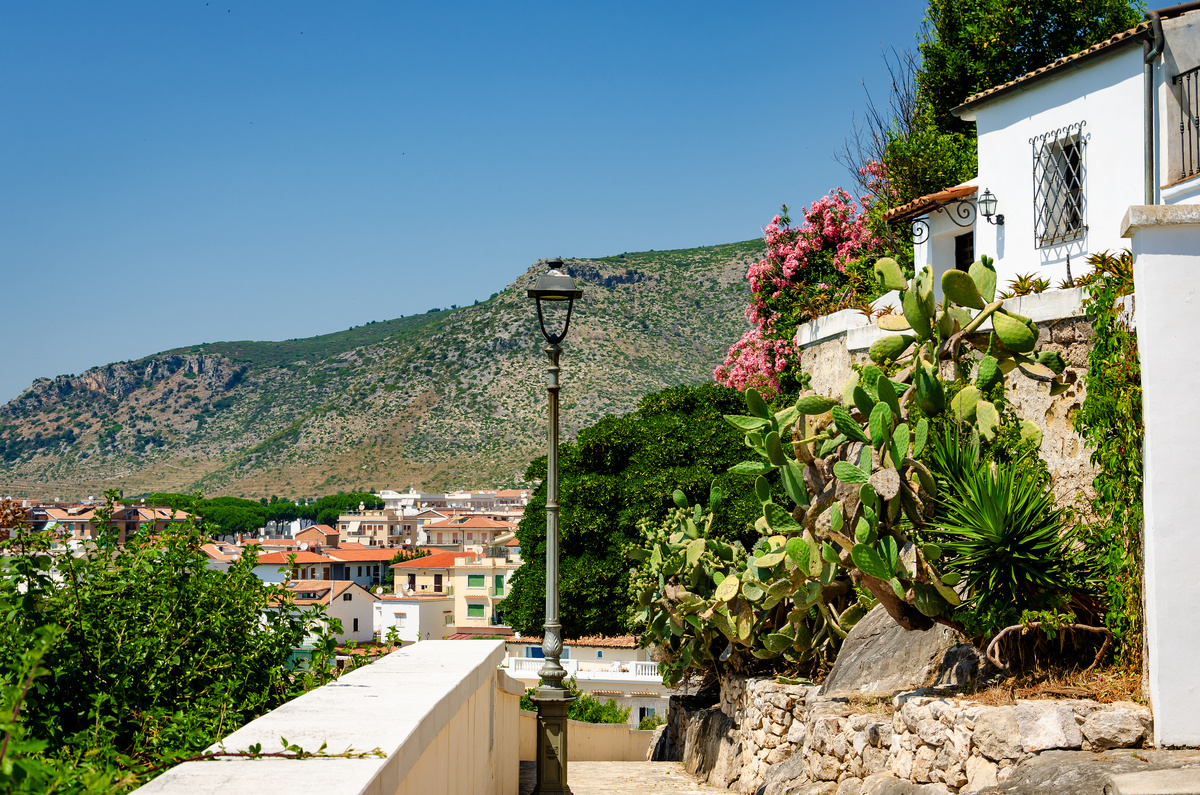 В маленьких итальянских городах взгляд цепляется за детали. Здесь хочется фотографировать каждый уголок. Источник фото: shutterstock.com