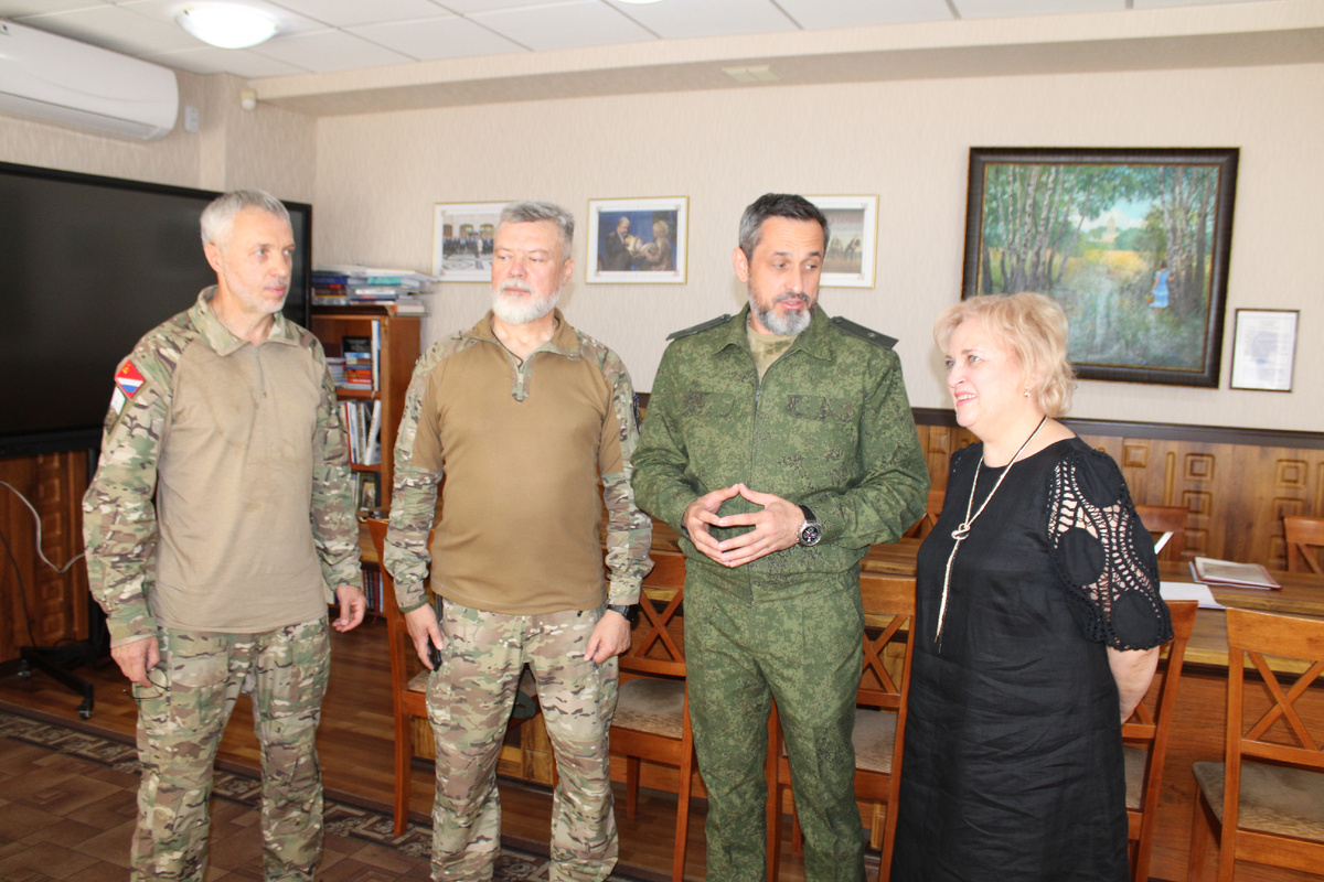 С казачьим генералом Виталием Кузнецовым