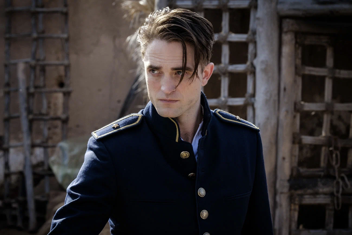 Роберт Паттинсон в фильме «В ожидании варваров»