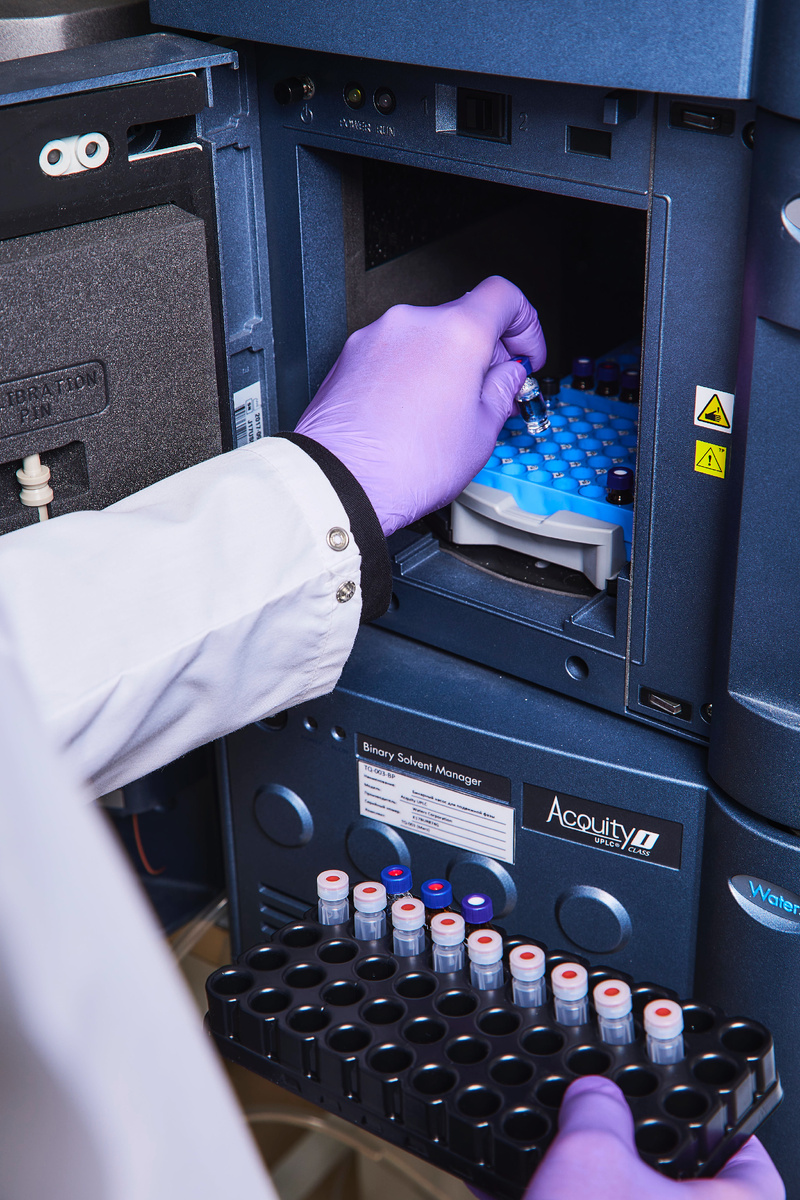 Один из этапов проведения метаболомного профилирования крови. Источник: Юлия Кириченко