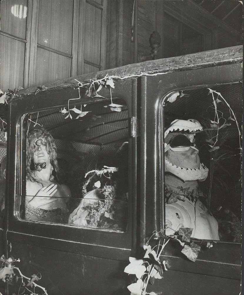 Сальвадор Дали. " Дождливое такси". Париж. 1938 год