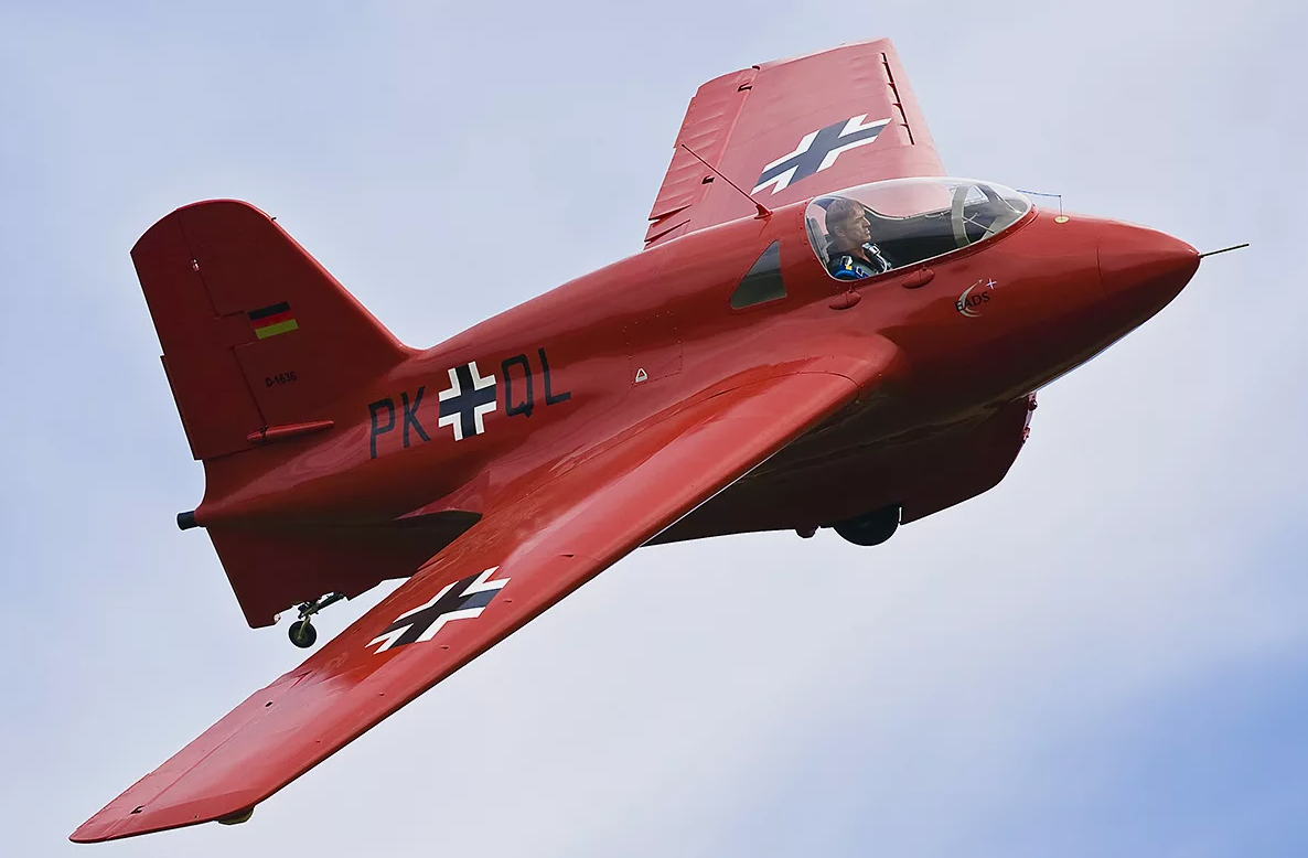 Реплика, современное воссоздание планера Me 163, авиапоказ в Аугсбурге - Augsburg Air Show - 2008, ссылка на источник https://www.airliners.net/photo/Untitled/Messerschmitt-Me-163B-1a-Komet-Replica/1379219